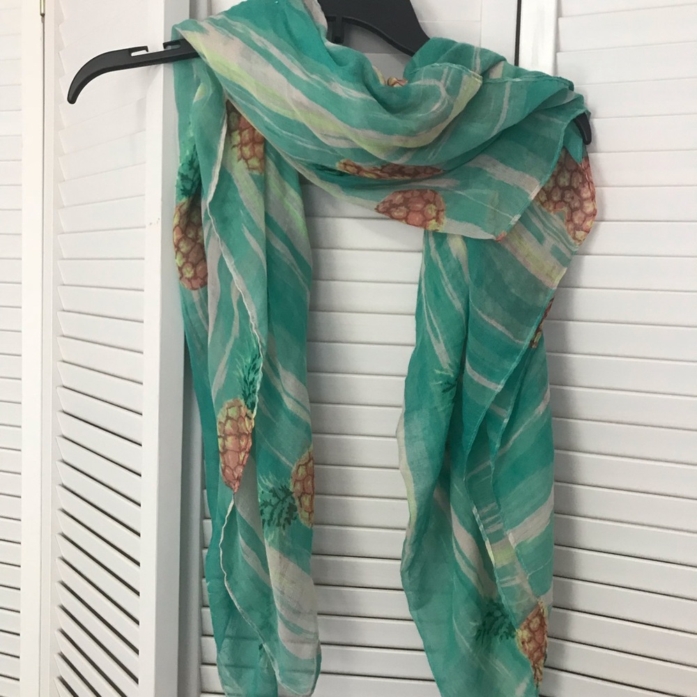 Pineapple scarf